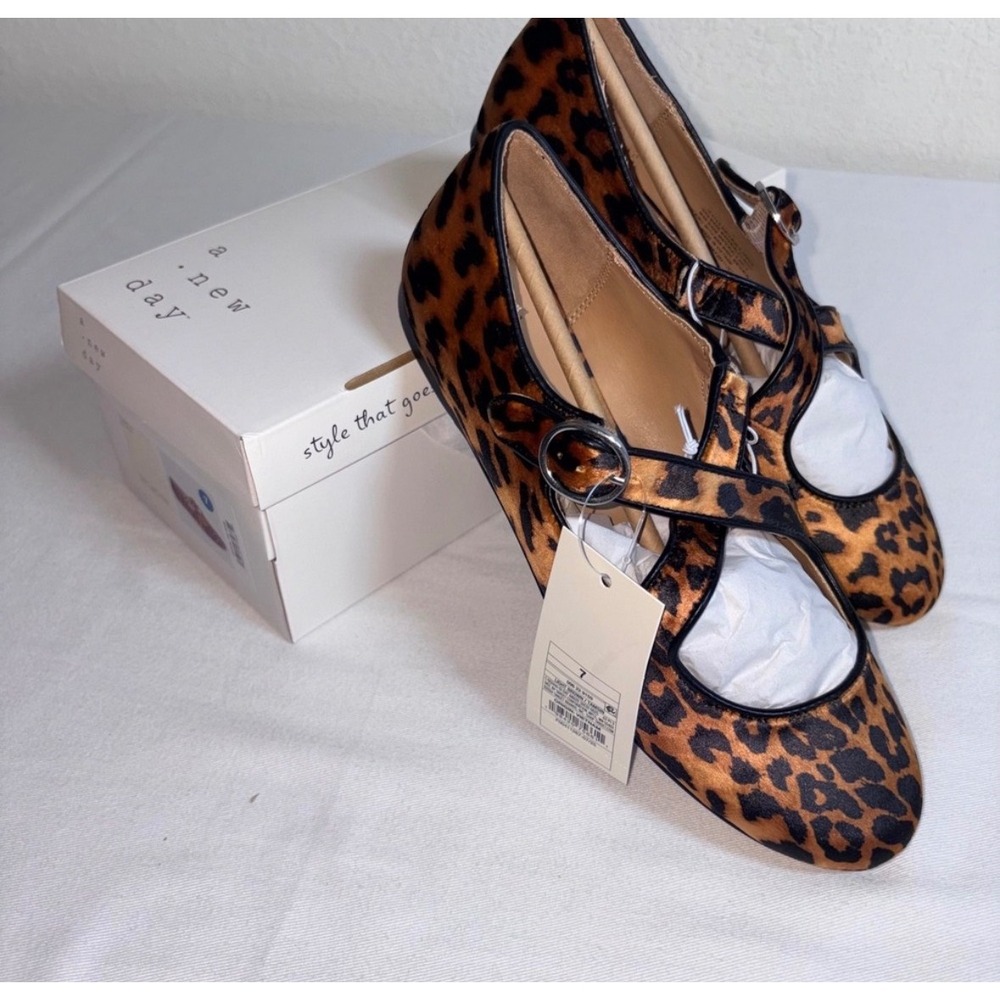 A New Day Tamsin Flats 7 Brown NEW Leopard Print Mary Jane Crisscross Straps